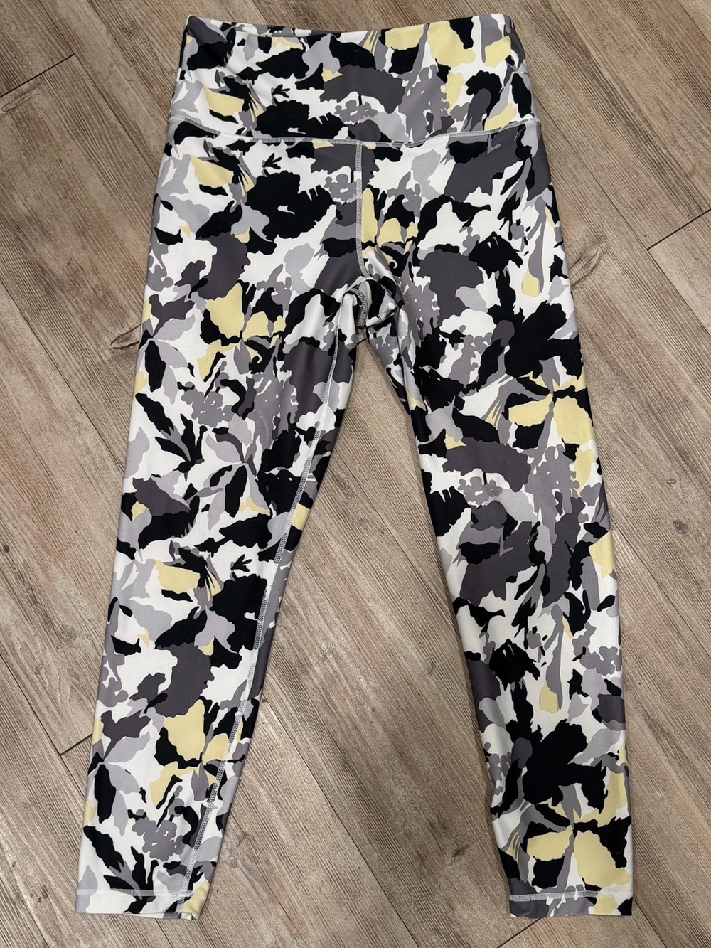 High-Waist Camouflage Print Leggings in Black, Gray & Cream